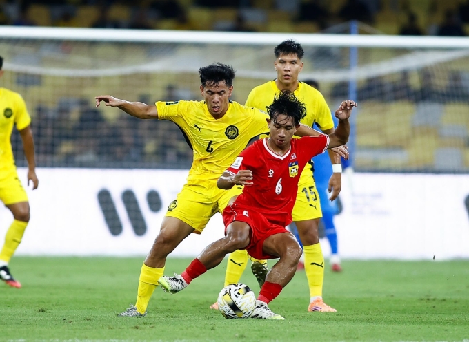 Malaysia (áo vàng) thắng Lào 5-1 ở lượt bốn bảng F vòng loại cuối Asian Cup 2027, trên sân Bukit Jalail, Malaysia ngày 15/10/2025. Ảnh: Malaysia NT