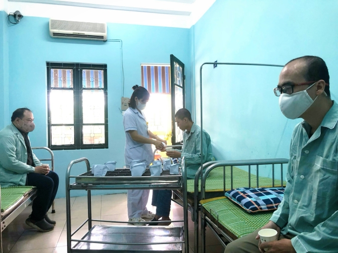 Các bệnh nhân tâm thần điều trị tại viện. Ảnh: Thúy Quỳnh