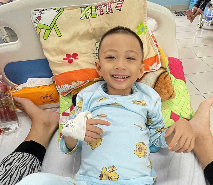 Quân những ngày điều trị tại viện. Ảnh: Gia đình cung cấp