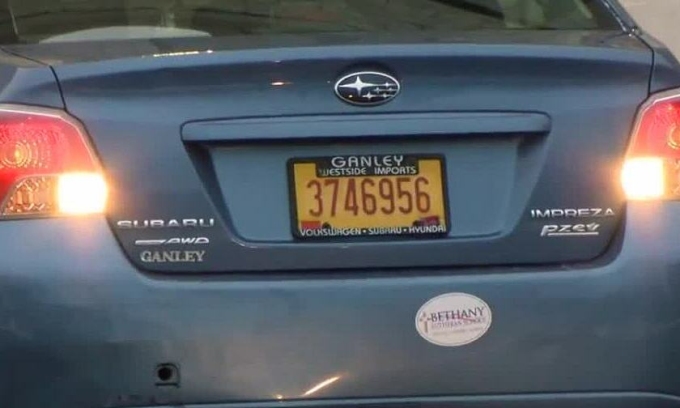 Xe sử dụng biển số đặc biệt cho tài xế lái xe có nồng độ cồn tại Ohio. Ảnh: TMJ4