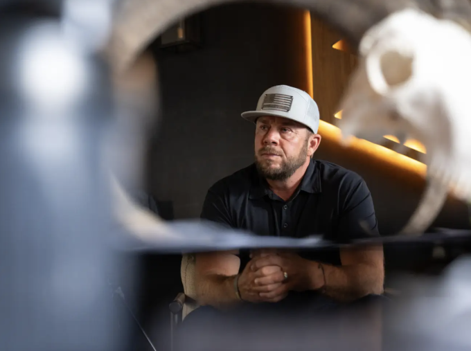 Jeremy Barker đang tìm kiếm những mối quan hệ chân thành từ khi trở thành triệu phú ở Mỹ. Ảnh: Niki Chan Wylie/BI