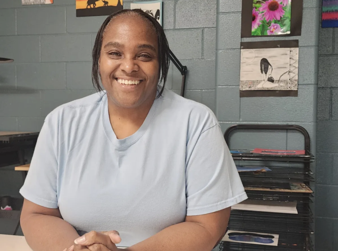 Darlene George, người đang thụ án 40 năm tù đã làm việc từ xa được hai năm. Ảnh: Bangordailynews