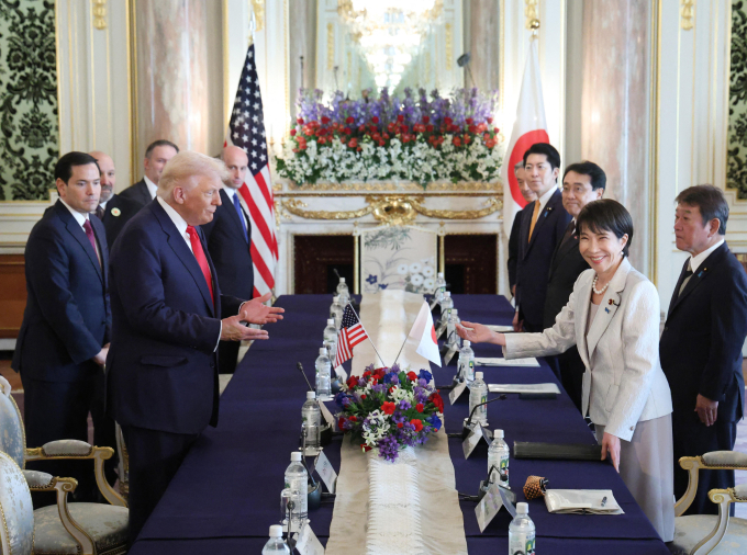 Tổng thống Mỹ Donald Trump (trái) và Thủ tướng Nhật Bản Sanae Takaichi tại cuộc gặp song phương ở Tokyo ngày 28/10. Ảnh: AFP