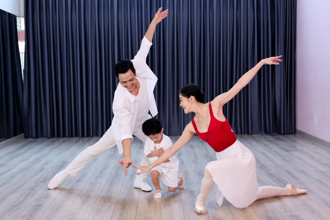 Gia đình NSƯT Trần Hoàng Yến và nghệ sĩ múa Phan Thái Bình. Ảnh: NVCC