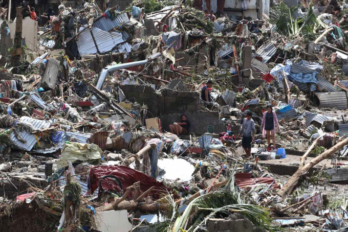 Khung cảnh tan hoang sau bão ở một cộng đồng ven sông Mananga, thành phố Talisay, tỉnh Cebu, Philippines ngày 5/10. Ảnh: AP