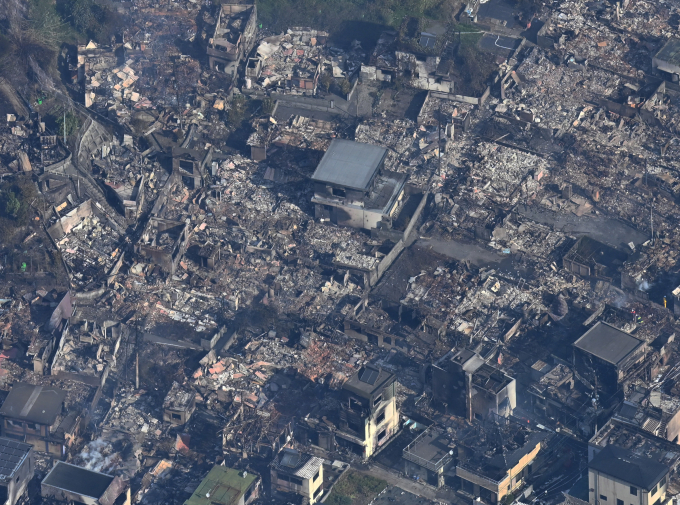 Đám cháy tại Oita thiêu rụi 170 ngôi nhà, nhiều căn bị san phẳng. Ảnh: AFP