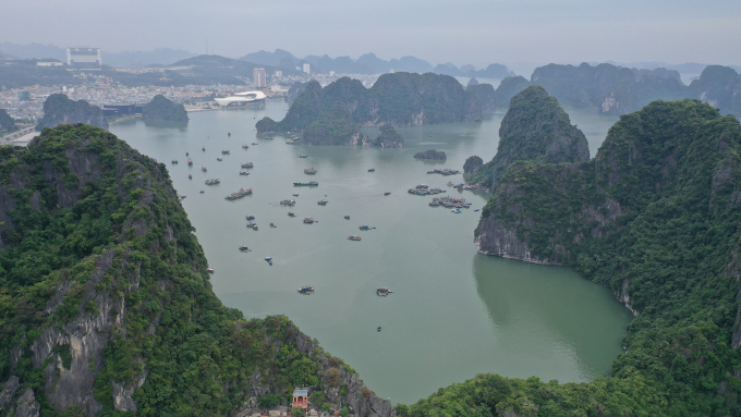 Vịnh Hạ Long là một trong 7 kỳ quan thiên nhiên mới của thế giới, được công bố năm 2011. Ảnh: Ngọc Thành