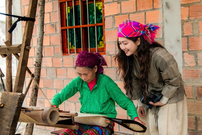 Dệt vải gai dầu là nét văn hóa truyền thống của đồng bào HMông. Ảnh: Ban tổ chức