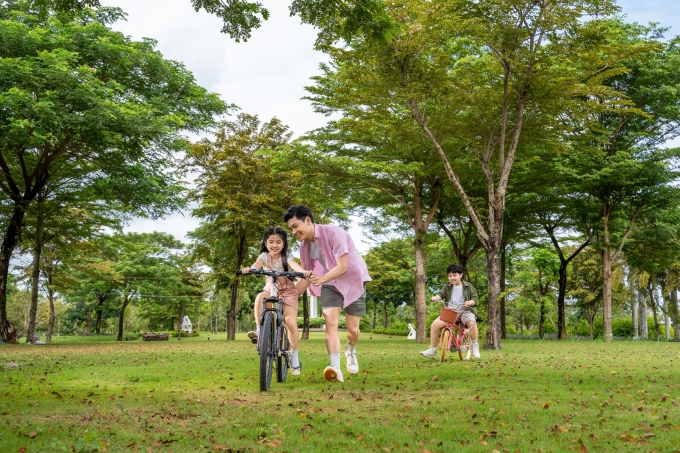 Cư dân sống giữa thiên nhiên tại loạt dự án Nam Long. Ảnh: Nam Long