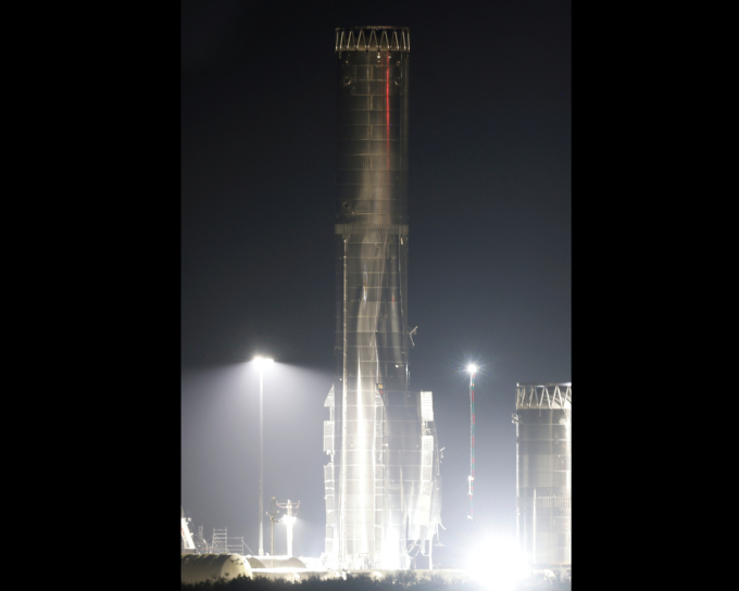 Tên lửa Starship V3 móp méo sau thử nghiệm hôm 21/11. Ảnh: X/Starship Gazer