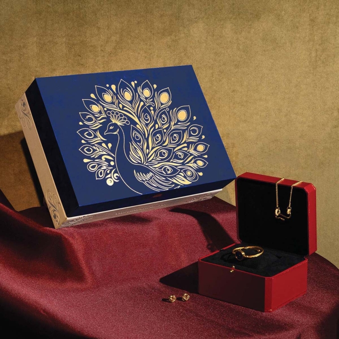 Bộ quà tặng Kim Bảo Lam Ngọc. Ảnh: The Reverie Saigon