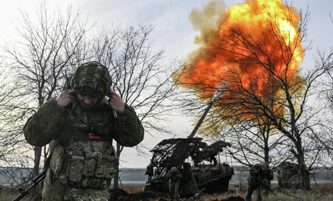 Pháo tự hành thuộc cánh quân Tây Nga khai hỏa ở mặt trận Kupyansk ngày 15/11. Ảnh: RIA Novosti
