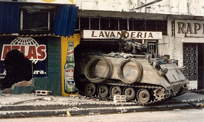 Thiết giáp M113 Mỹ trong chiến dịch can thiệp quân sự vào Panama tháng 12/1989. Ảnh: BQP Mỹ