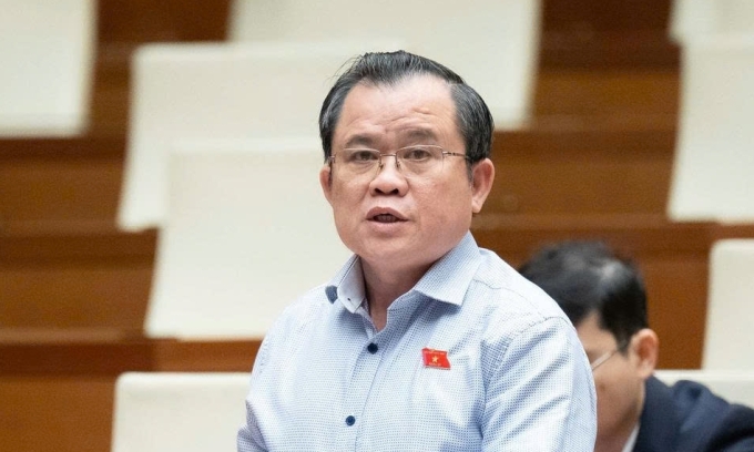 Đại biểu Nguyễn Tâm Hùng phát biểu tại phiên họp sáng 18/11. Ảnh: Media Quốc hội