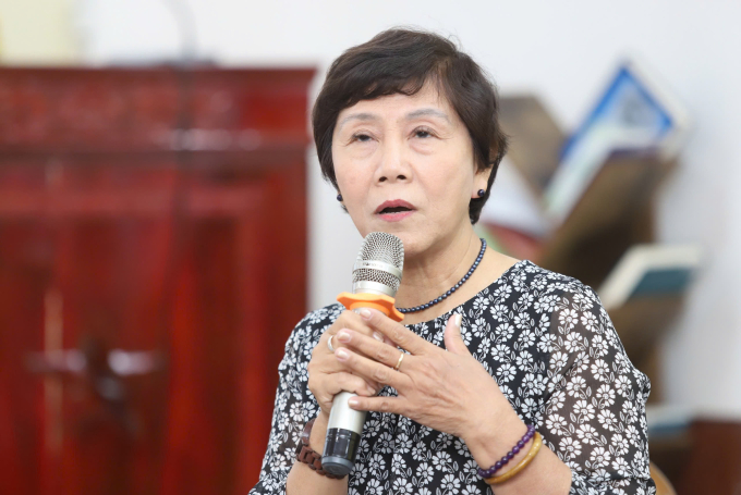 TS Nguyễn Thị Hậu góp ý tại toạ đàm sáng 6/11. Ảnh: An Phương