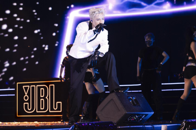 Quang Hùng MasterD biểu diễn tại sự kiện. Ảnh: JBL