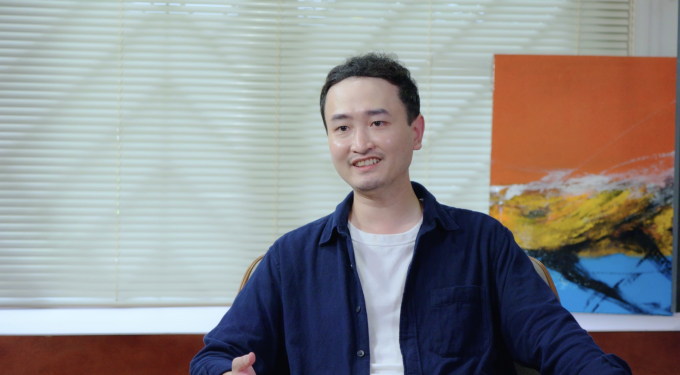 Tác giả sách Ngọc Nick M chia sẻ tư duy sinh lời từ những trải nghiệm cá nhân tại tập 3 Vodcast Smart Money, Smart Life. Ảnh: NVCC