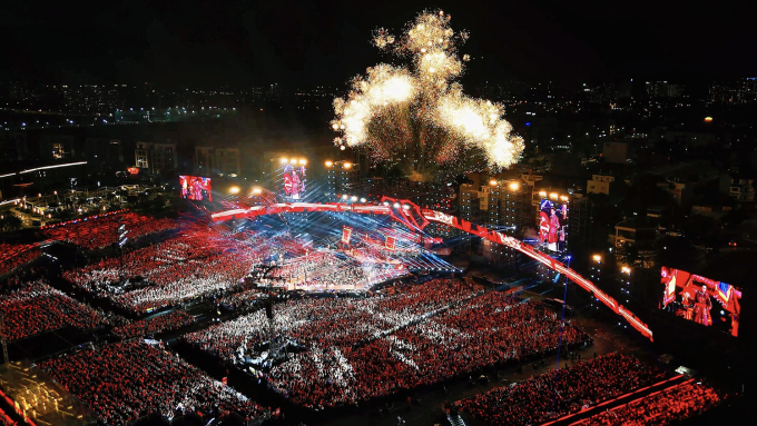 Sân khấu concert 8 Anh trai vượt ngàn chông gai