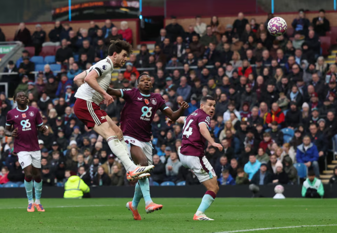 Declan Rice đánh đầu ấn định tỷ số. Ảnh: Reuters