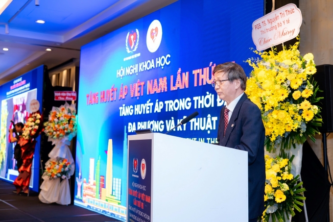 GS.TS.BS Huỳnh Văn Minh chia sẻ những dữ liệu quan trọng của MMM 2017 - 2023, phản ánh thực trạng tầm soát và kiểm soát huyết áp hiện nay. Ảnh: LeAn Media