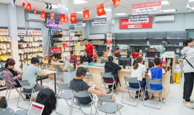 Black Friday Điện Thoại Vui ưu đãi dịch vụ sửa chữa điện thoại, laptop và máy cũ giá tốt. Ảnh: Điện Thoại Vui