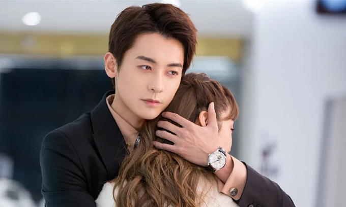 Những video ngắn xoay quanh chuyện tình giữa chàng sếp và cô nhân viên thường lấy bối cảnh nơi công sở. Ảnh: Weibo