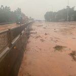 Lâm Đồng: Quốc lộ 1 tê liệt vì cát đỏ tràn lấp