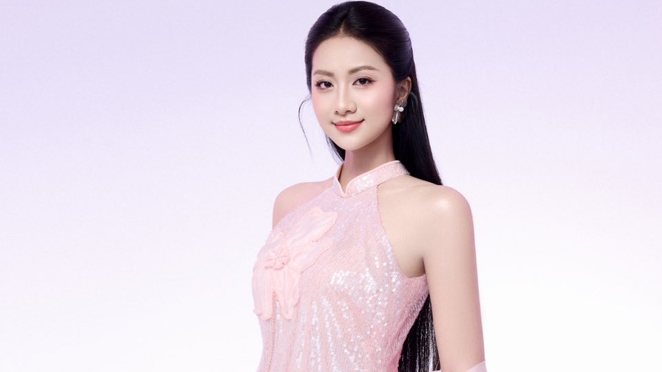 Chặng đường từ sinh viên đến hoa hậu của Hà Trúc Linh