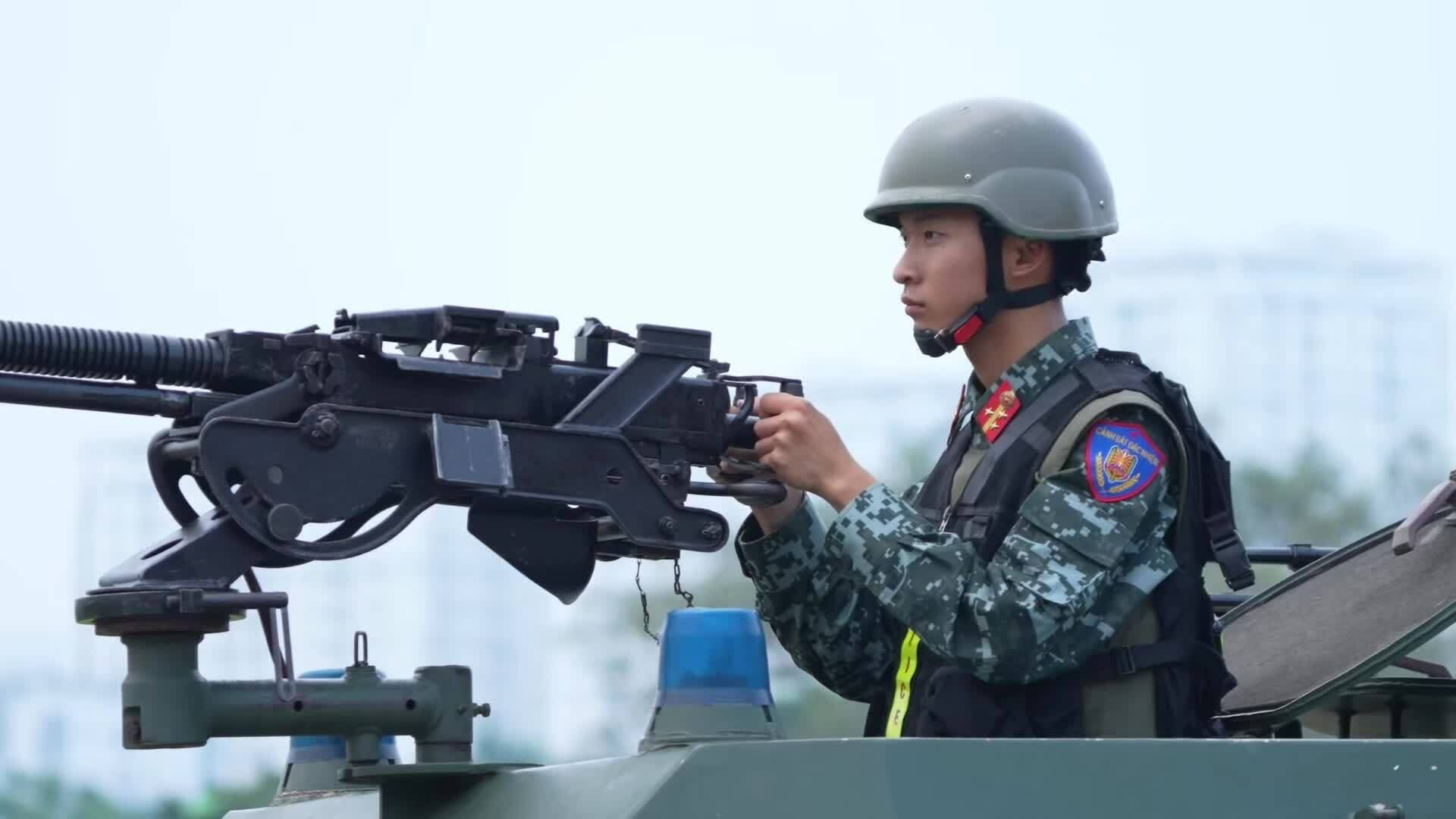 Dàn khí tài trong "Chiến sĩ quả cảm"