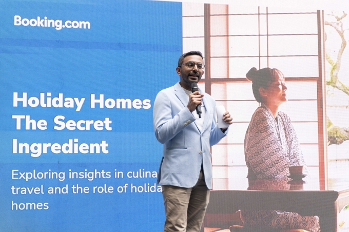 Branavan Aruljothi, tân Giám đốc Quốc gia tại Việt Nam của Booking.com chia sẻ về các xu hướng du lịch mới của khách Việt tại Hà Nội. Ảnh: Booking