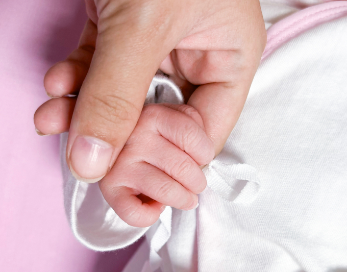 Gia đình chị Mai hạnh phúc đón con đầu lòng. Ảnh: Nhân vật cung cấp