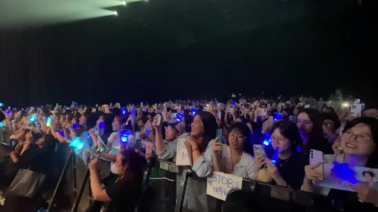 Fan hòa giọng bài