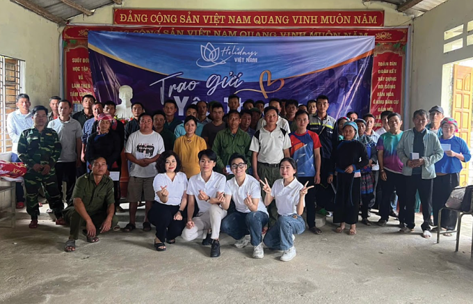 Ban lãnh đạo cùng toàn thể cán bộ nhân viên tham gia hoạt động thiện nguyện, góp phần xây dựng cộng đồng bền vững. Ảnh: Holidays Việt Nam