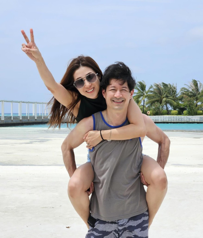 Vợ chồng Chung Gia Hân, Jeremy 54 tuổi. Ảnh: St Headline