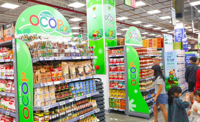 Kệ hàng các sản phẩm OCOP và đặc sản địa phương được ưu tiên đặt tại khu vực trung tâm MM Supercenter Đà Nẵng. Ảnh: MM Mega Market