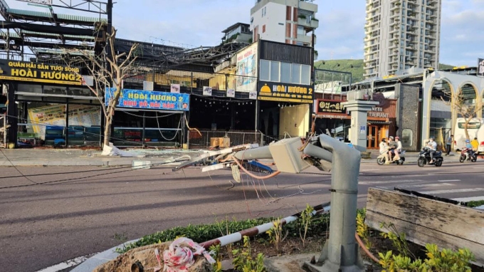 Dãy nhà hàng hải sản trên đường Nguyễn Trung Tín bị thiệt hại nặng. Ảnh: Hieu Tran
