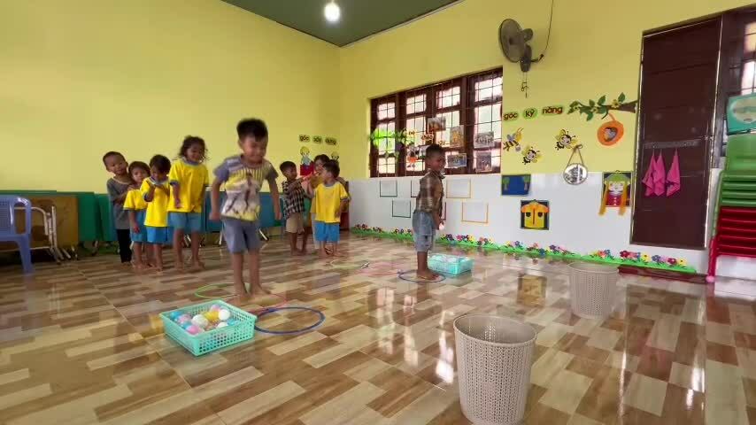 Học sinh trường mầm non Bon Jun Juh học tập, vui chơi ở trường mới