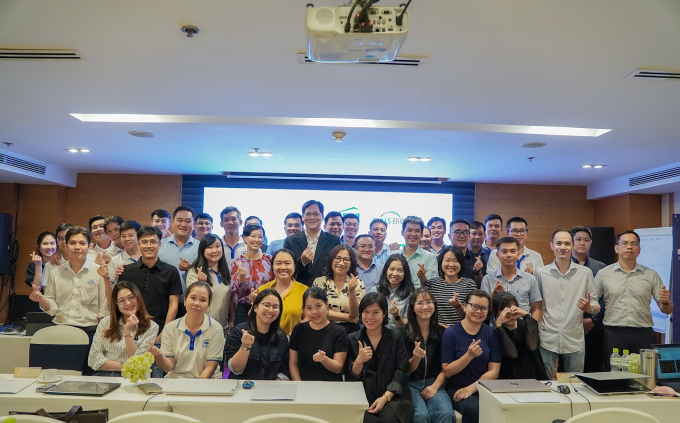 Nhân viên công ty tham gia buổi đào tạo nội bộ hằng năm. Ảnh: BMB Steel