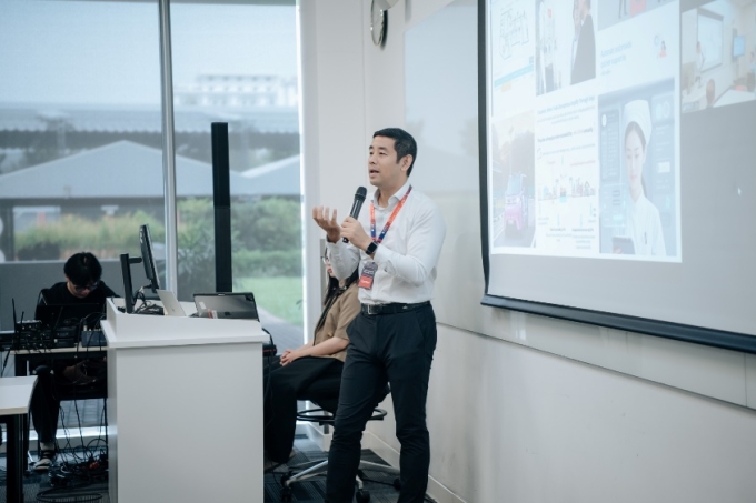 Phó giáo sư Zhou Yimin, Đại học Quốc gia Singapore, phân tích Khung Thành phố thông minh ASEAN và những thách thức về quản trị. Ảnh: RMIT