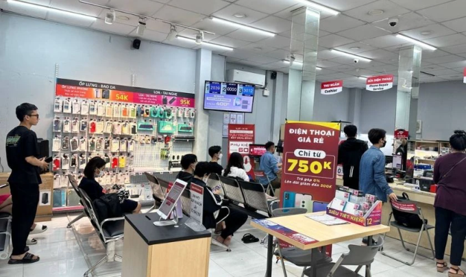 Khách hang tranh thủ cơ hội tận dụng những ưu đãi trong khung giờ vàng. Ảnh: Điện Thoại Vui