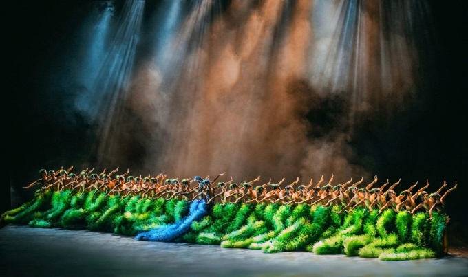 Khoảnh khắc ấn tượng trong vở Khổng tước phiên bản 2022. Ảnh: VietArt