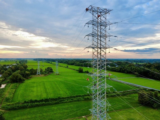 Đơn vị đóng điện giai đoạn hai dự án Lộ ra 110kV trạm 220kV Duyên Hải, tỉnh Vĩnh Long trong tháng 10. Ảnh: EVNSPC
