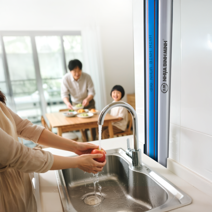 Nhựa Bình Minh đảm bảo sự an toàn trong từng mét ống, tạo sự an tâm cho cả gia đình. Ảnh: Nhựa Bình Minh