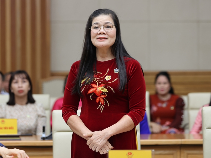 Cô Giao trong buổi giao lưu, gặp gỡ giữa Thủ tướng và 60 nhà giáo tiêu biểu, ngày 15/11. Ảnh: VGP/Nhật Bắc