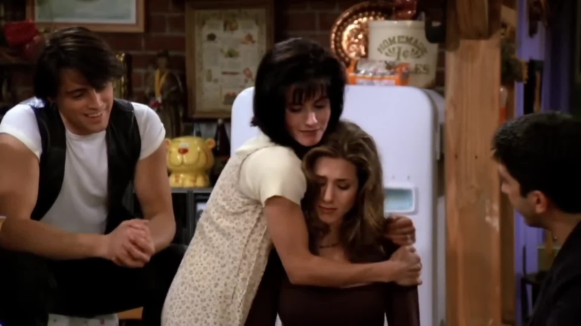 Jennifer Aniston và Courteney Cox trong tập 1 "Friends"