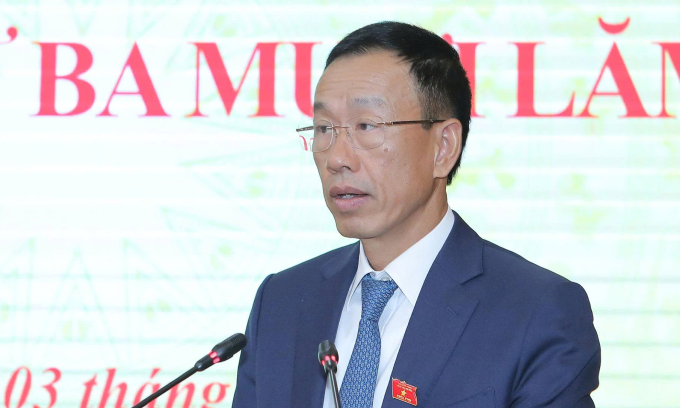 Ông Lê Quang Hùng phát biểu trong cuộc họp HDND tỉnh Thanh Hoá ngày 3/11. Ảnh: Lê Hoàng