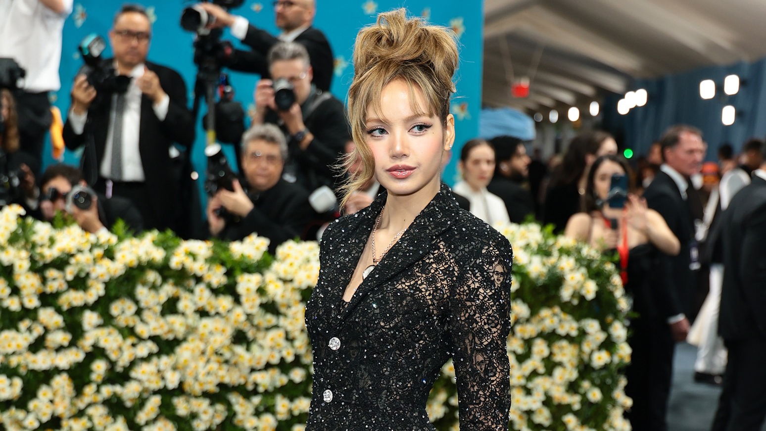 Lisa đến Met Gala 2025
