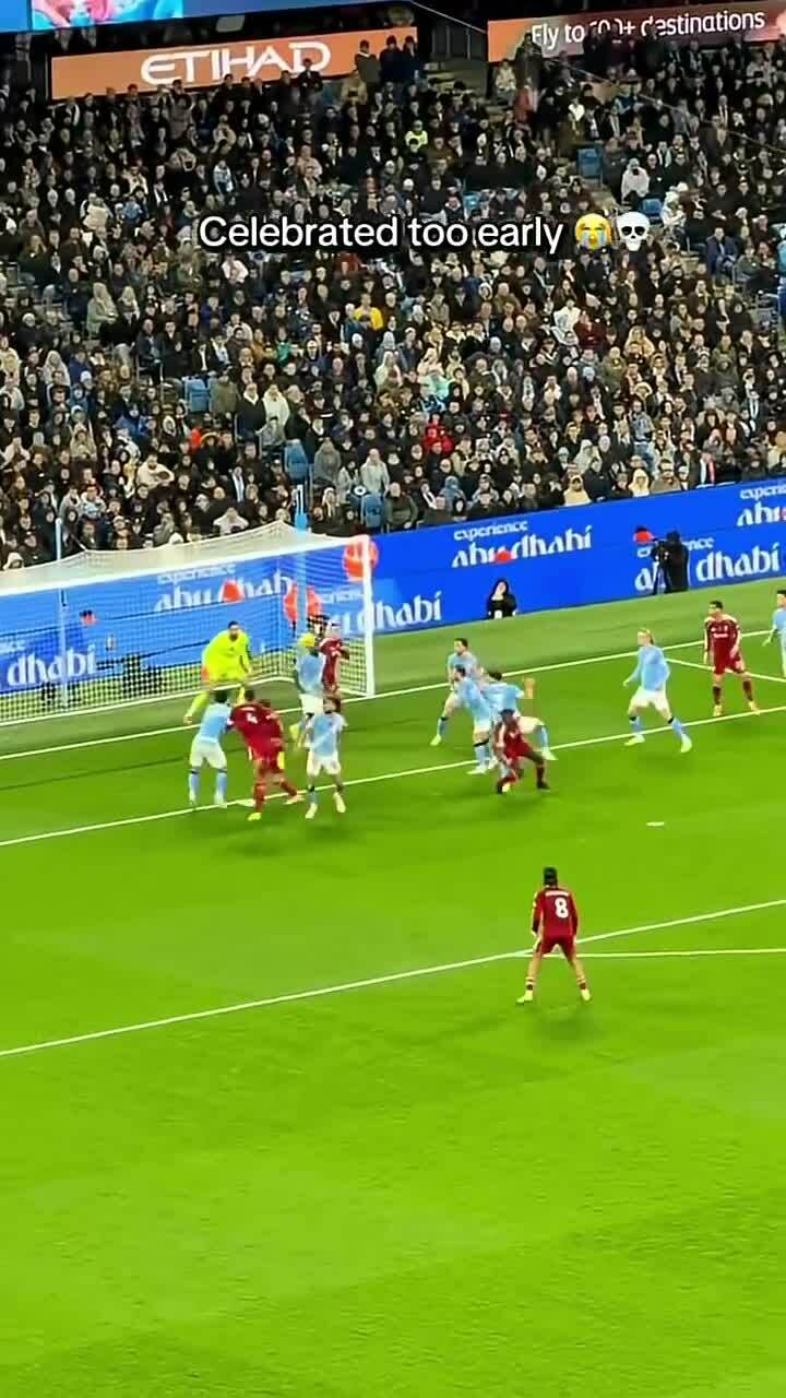 Liverpool bị từ chối bàn thắng gây tranh cãi trước Man City