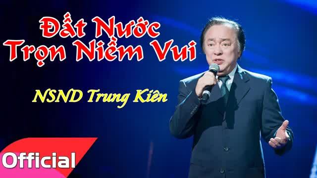 Nghệ sĩ Trung Kiên hát 