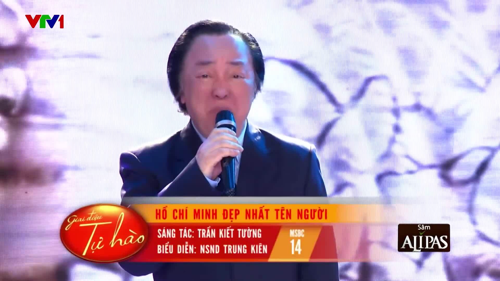 Nghệ sĩ Trung Kiên hát 